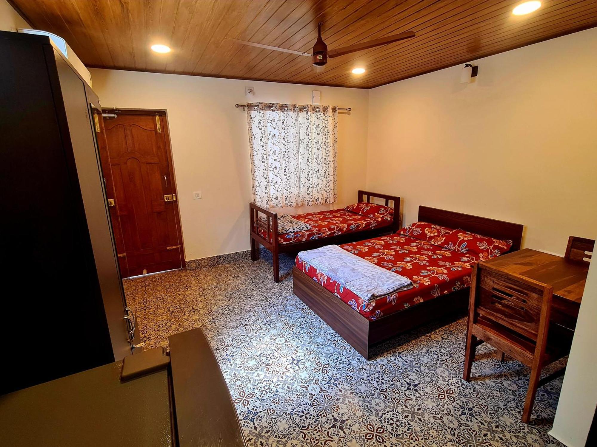 Sunny Smiles Homestay มังคาลอร์ ภายนอก รูปภาพ